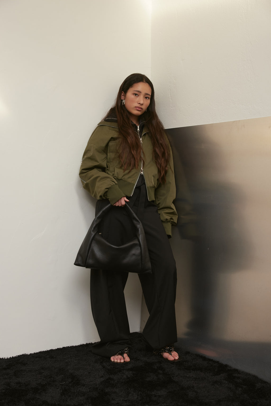 FLO Medium - Black Pebble