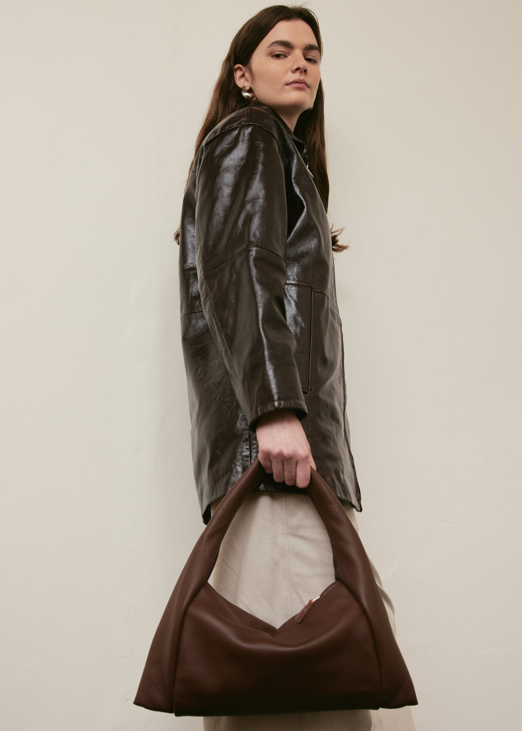 FLO Medium - Dark Coco Pebble