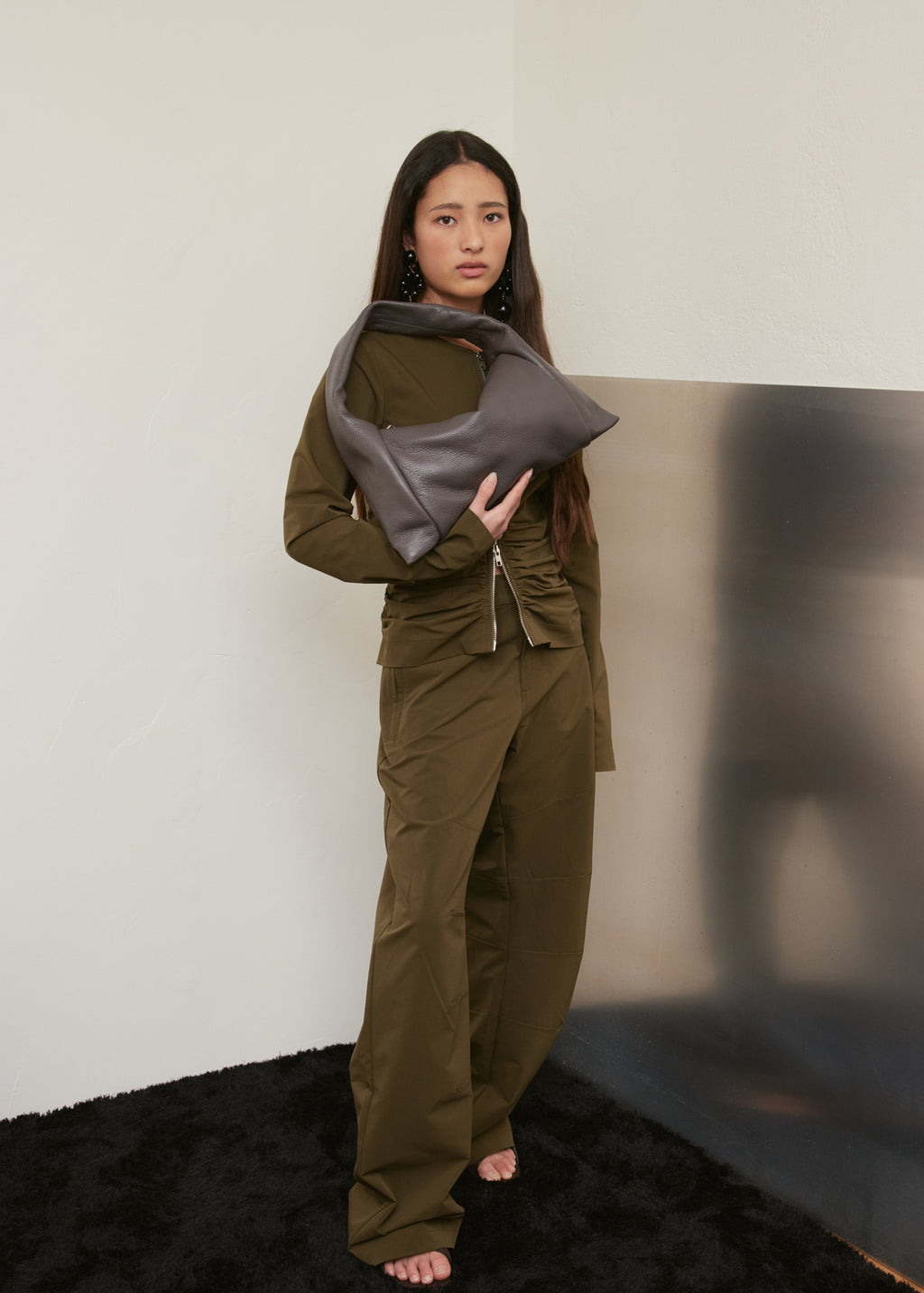 FLO Medium - Soot Pebble