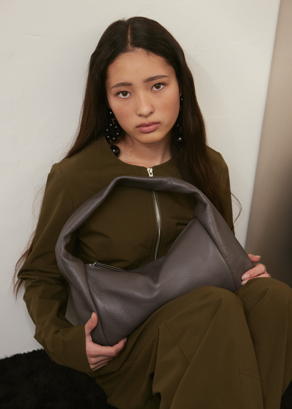 FLO Medium - Soot Pebble
