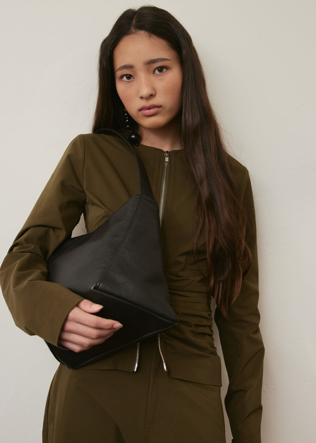 Medium Magda - Black Pebble