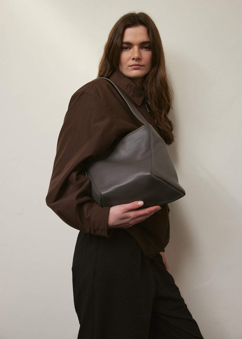 Medium Magda - Soot Pebble